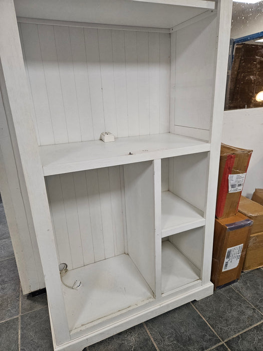 K039 | Witte kast