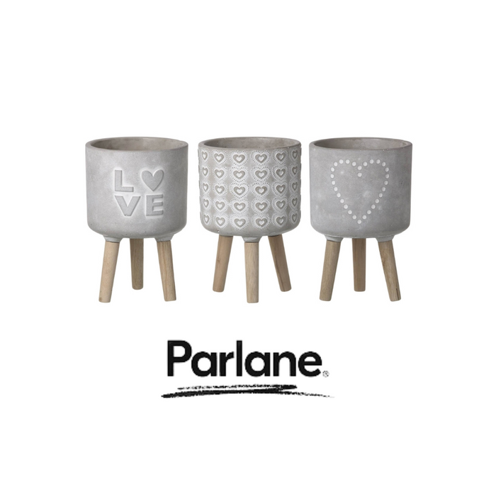 Parlane concrete flowerpot on legs 'Heart'