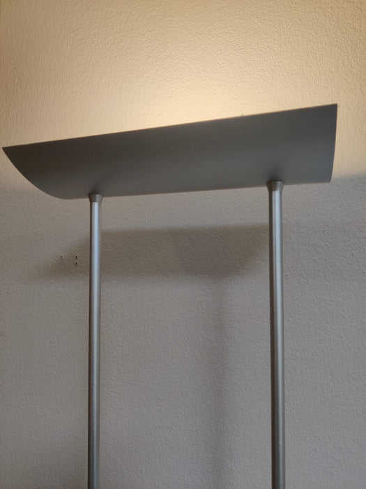 K011 | Lamp 220v 187cm hoog