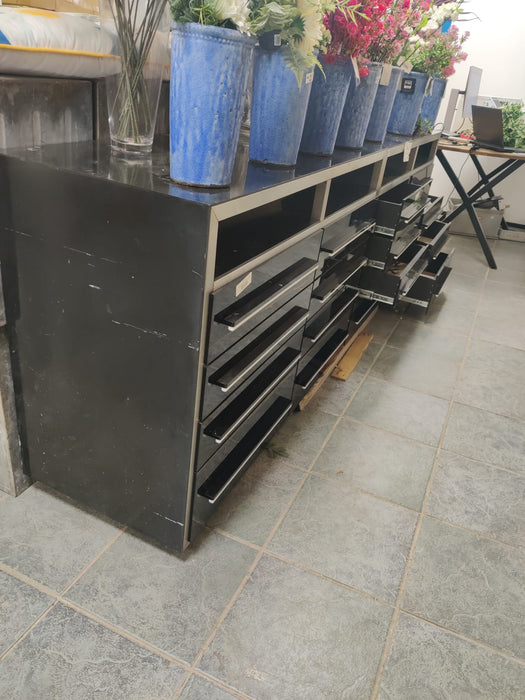 K018 | Zwarte presentatie kast - 16 laden - 250x86x50cm