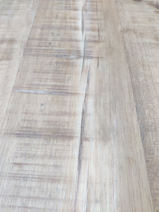 K074 | Mangohouten ronde tafel 150cm (licht beschadigd)