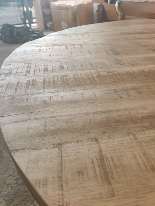 K076 | Mango wood round table 150cm (slightly damaged)