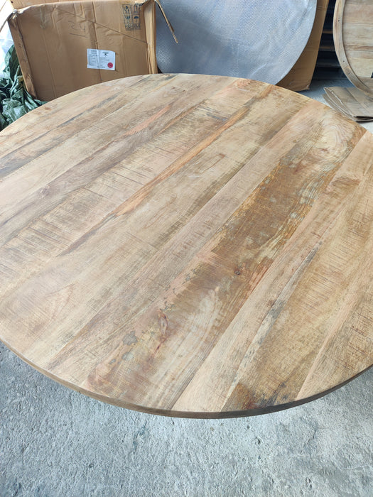 K079 | Mango wood round table 150cm complete with legs (new condition)