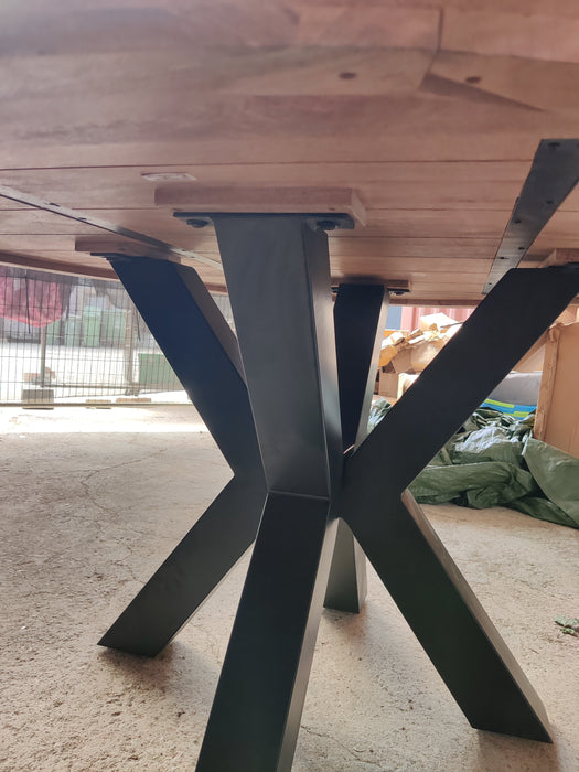 K079 | Mango wood round table 150cm complete with legs (new condition)