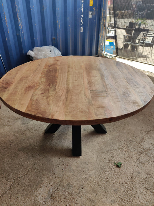 K079 | Mango wood round table 150cm complete with legs (new condition)